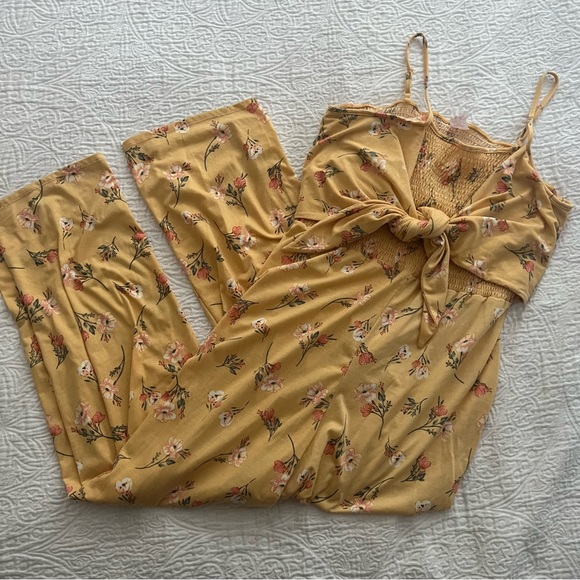 No Boundaries Floral Jumpsuit - Picture 7 of 8